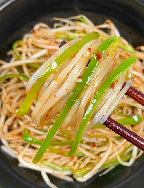 如何制作极速瘦身菜——萝卜丝拌豆芽？