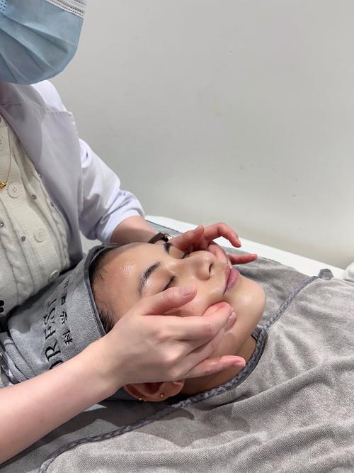 每天早上Zuo几分钟脸部按摩操，嫩快速瘦脸变小脸出门吗？