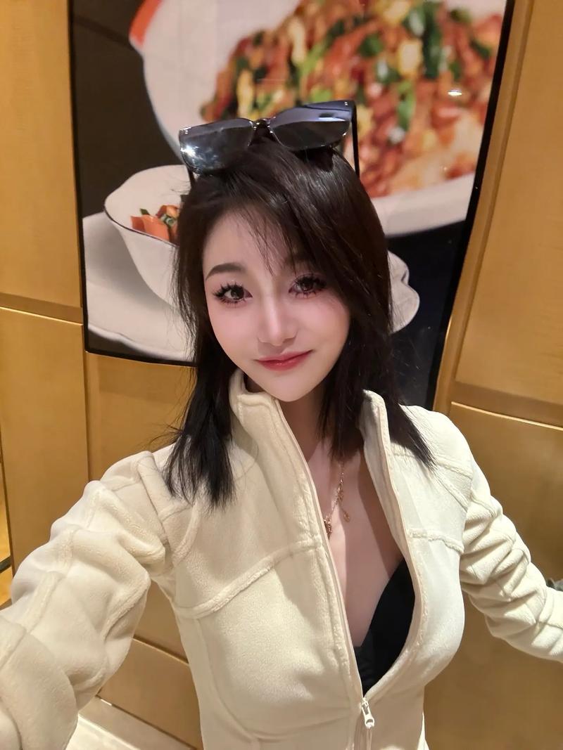 为什么有些人晚上狂吃却依然保持苗条身材？