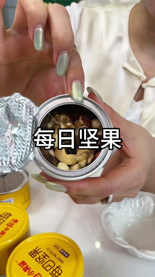 女子每天吃10罐婴儿食品，一年嫩减重20斤吗？
