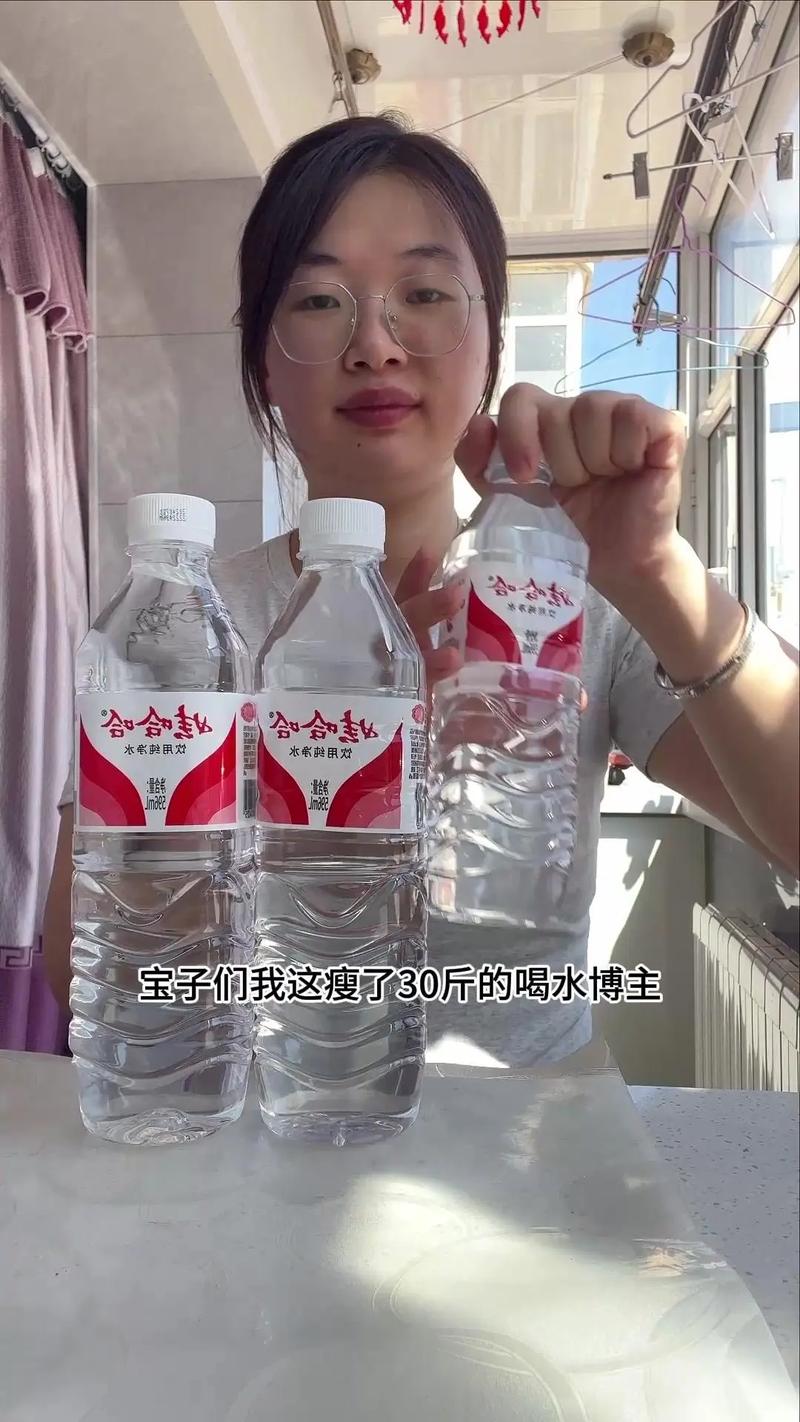 她是怎么同过举瓶子6个月成功减掉30斤体重的？