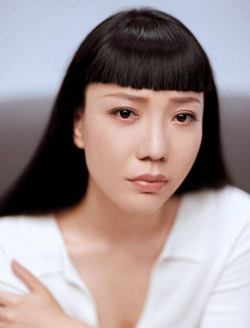 吴莫愁近照变化太大，瘦成这样，脸型脱相，认不出是本人了吗？