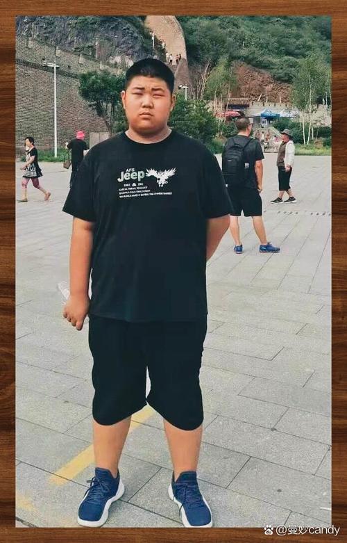 美国男教师减重300多斤后学生还能认出他吗？