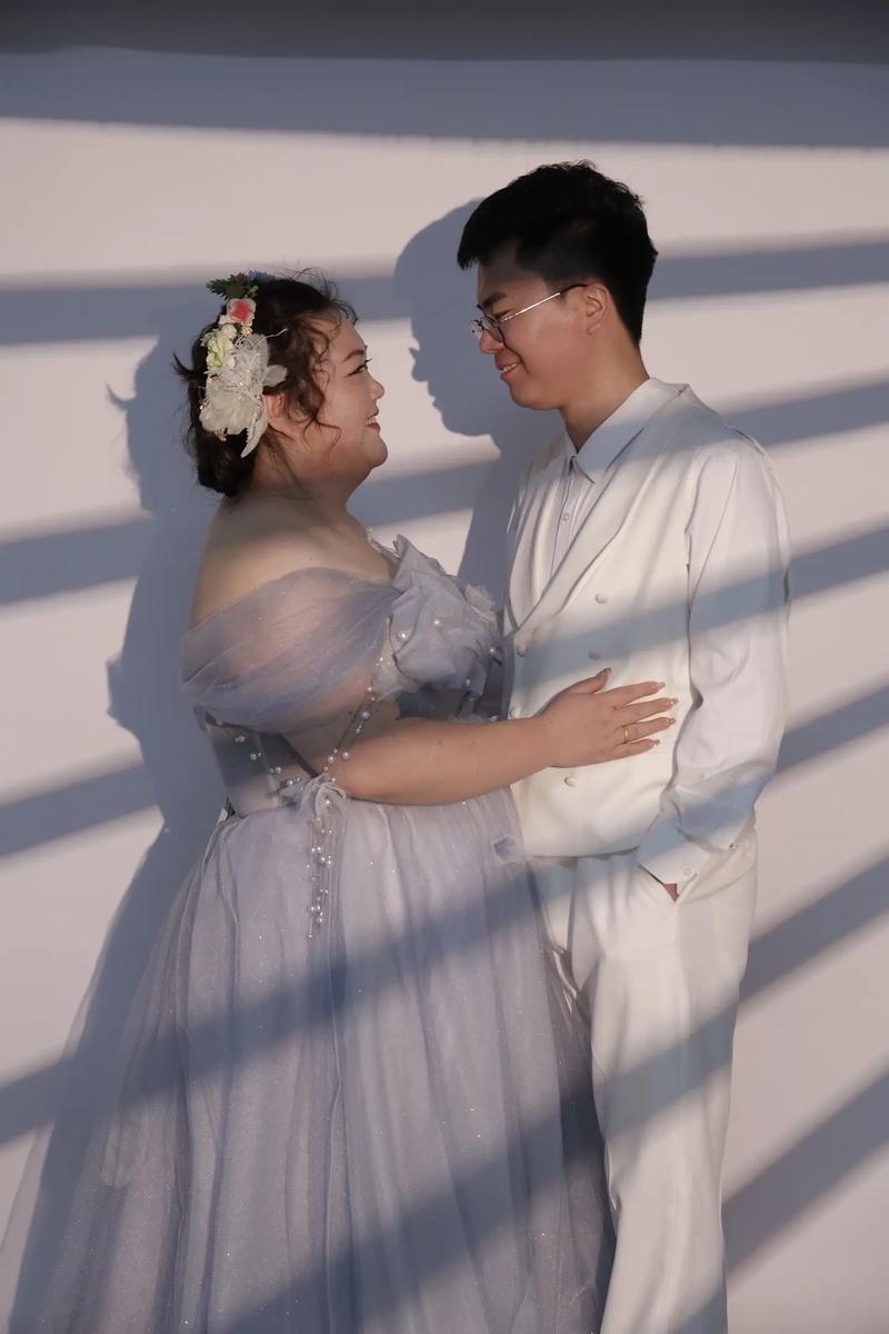 超重夫妇被婚纱照刺激后他们成功减肥300斤，这是真的吗？