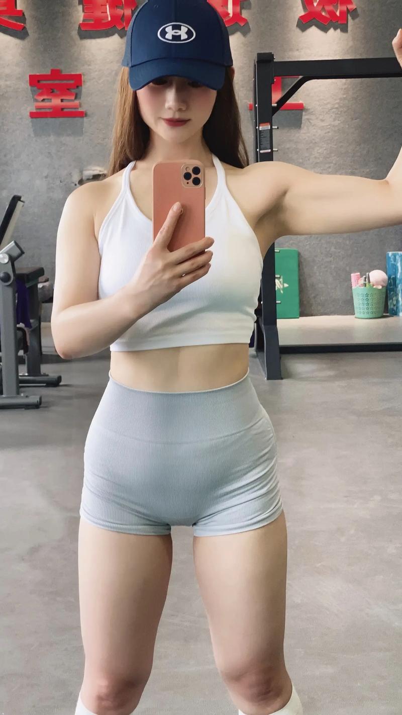 这位50岁女性坚持锻炼20年，身材怎比少女还完美？