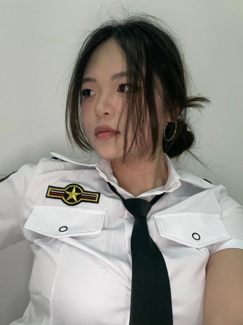 女警官身材丰满为何也能走红，胖子也有春天吗？