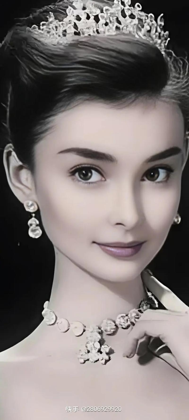 奥黛丽-赫本保持完美身材的秘诀是什么？