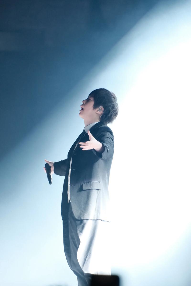 五月天阿信近照身材变化明显，是发福了吗？