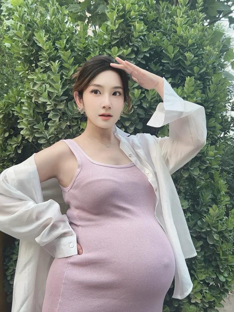 台女星怀双胞胎孕肚惊人，产后一天嫩瘦20斤吗？