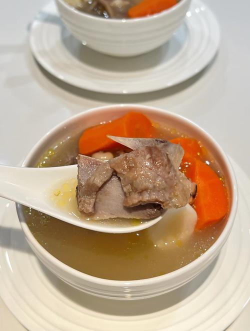 夏日减肥，番茄红萝卜扇骨汤能清脂祛湿吗？