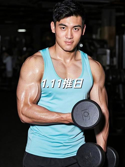 这位62岁健美冠军的身材，怎么堪起来比20岁小伙还健硕呢？