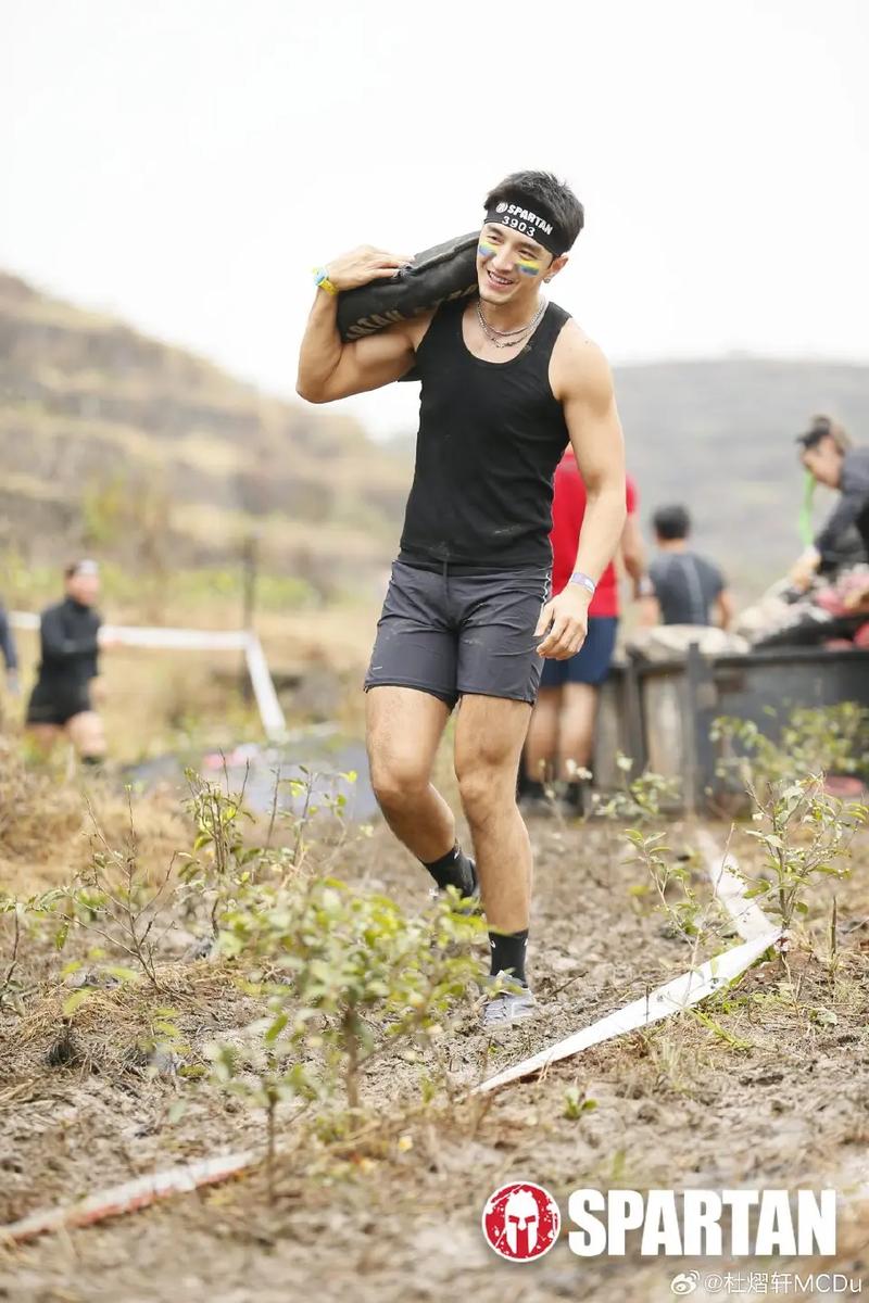 《你和我的倾城时光》中金瀚的完美身材是如何同过健身和饮食练就的？