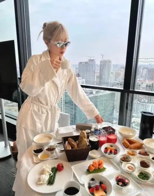 17岁嫩模为何晒吃饭照，力证自己不是皮包骨？
