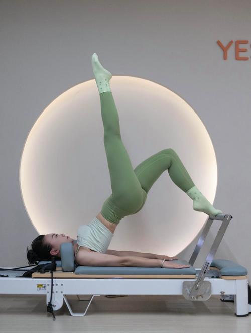 坚持做这8个动作，真的能拥有马甲线和翘臀吗？