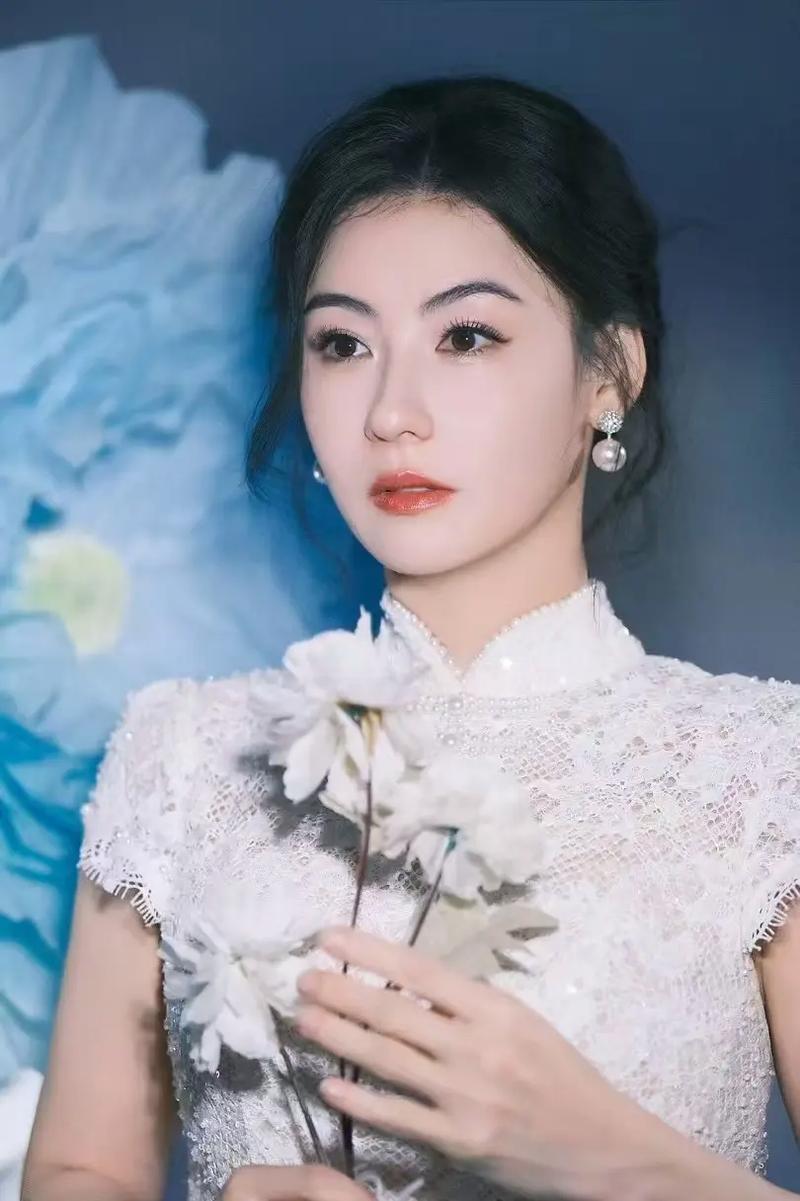 张柏芝的瘦脸宝典里有哪些秘诀可以让我轻松拥有小脸？