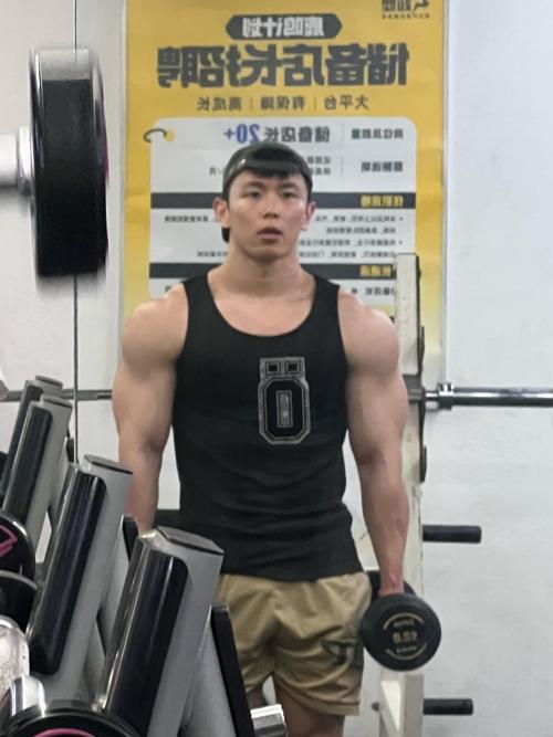 这位美胖男两年减掉92公斤后成为健身教练，他有什么秘诀吗？